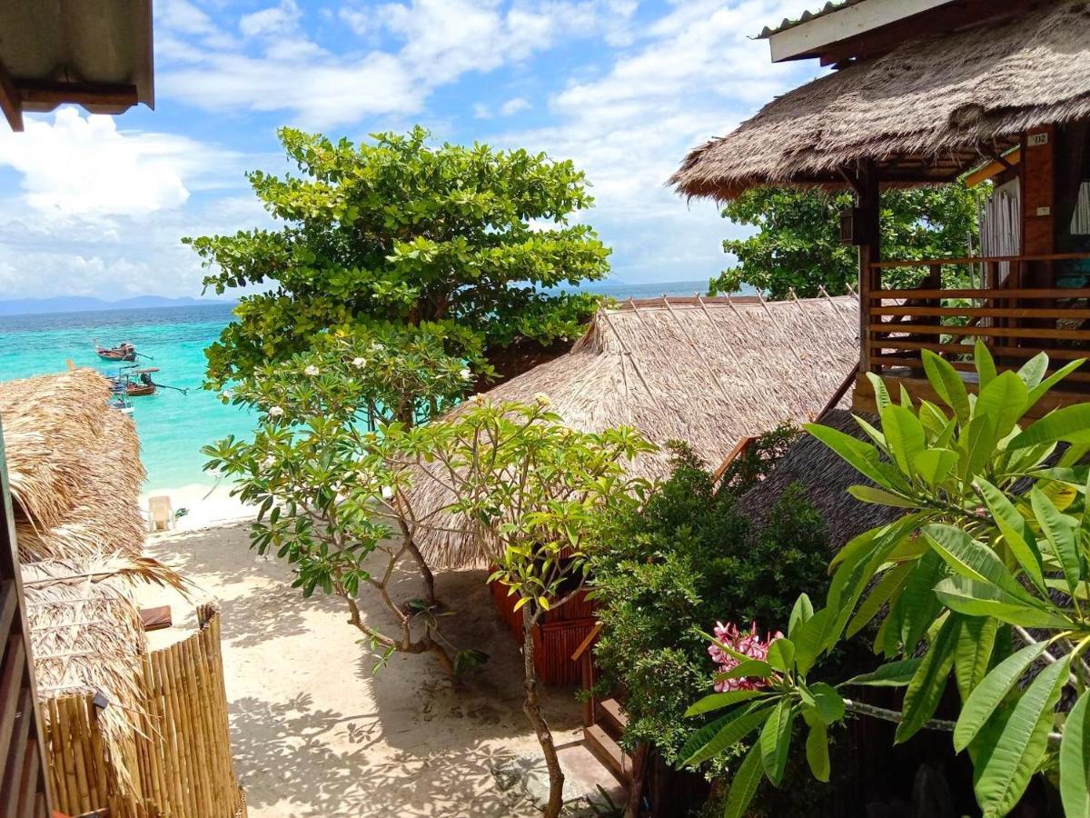 ที่พักพร้อมอาหารเช้า Sea To Moon เกาะหลีเป๊ะ